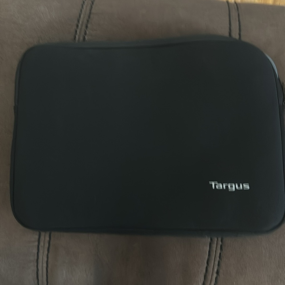 Targus Bonafide Sleeve fit up to 14-Inch Laptop/Notebook - EUC